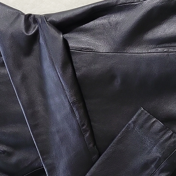 🌸 VINTAGE GENUINE LEATHER JACKET🌸 - Picture 3 of 16